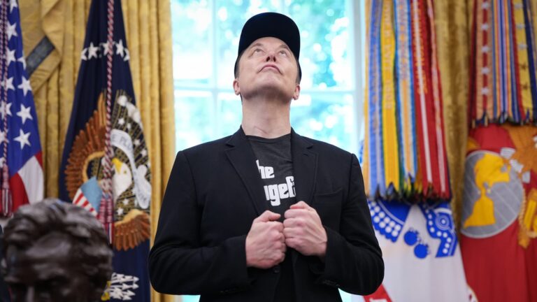 Elon Musk deflects question about report of drug use, family drama as Trump looks on