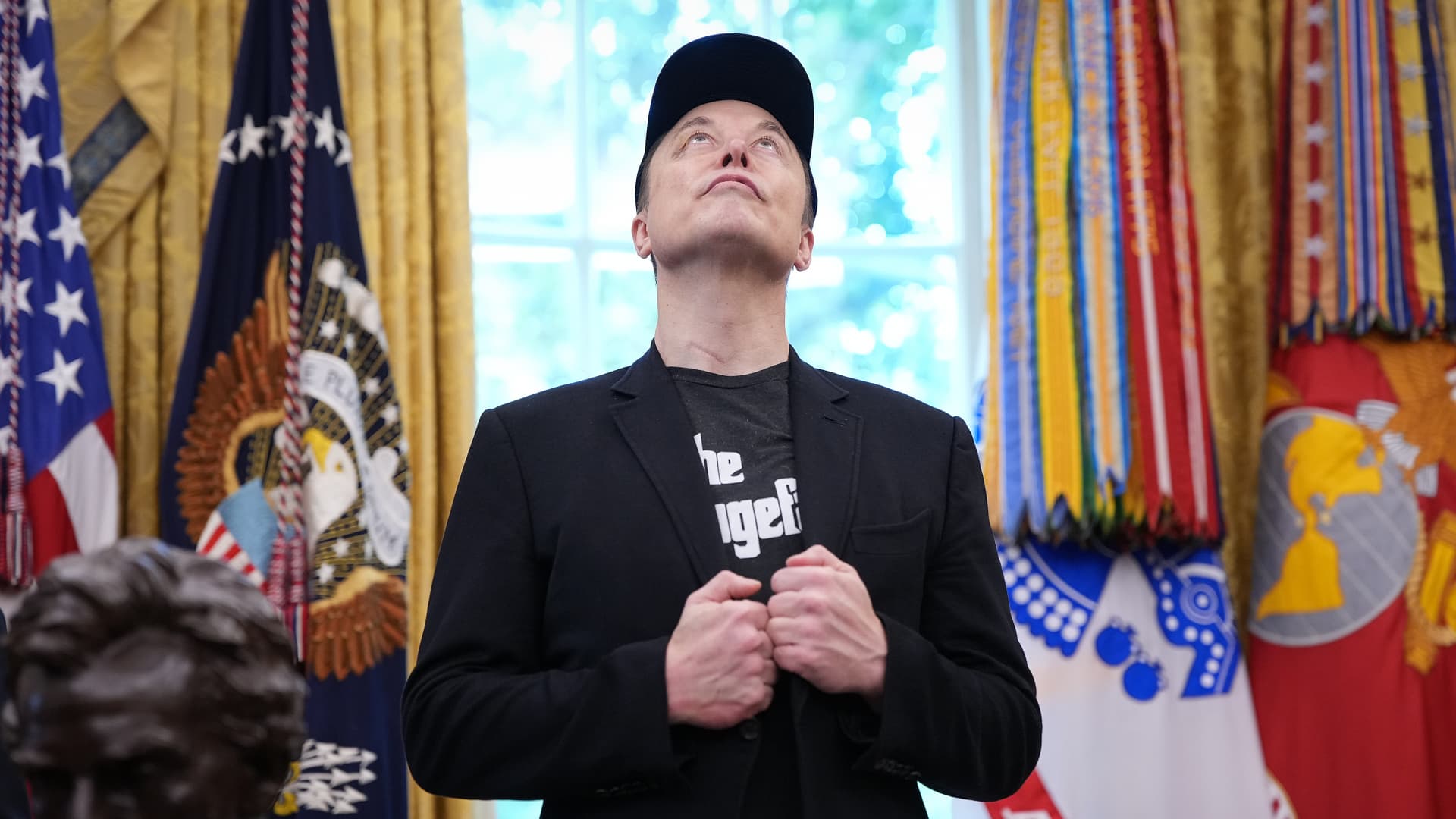 Elon Musk deflects question about report of drug use, family drama as Trump looks on