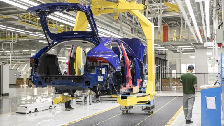 April auto sales: SUVs race ahead while small cars lose momentum