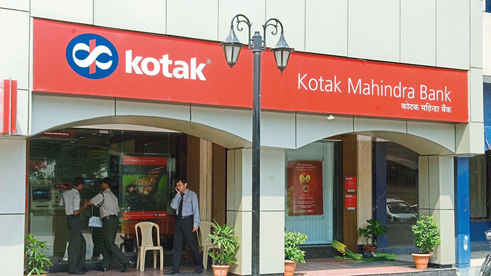 Kotak Mahindra Bank Q4 Results: Net profit falls 14% to  ?3,552 crore over high provisions, dividend declared