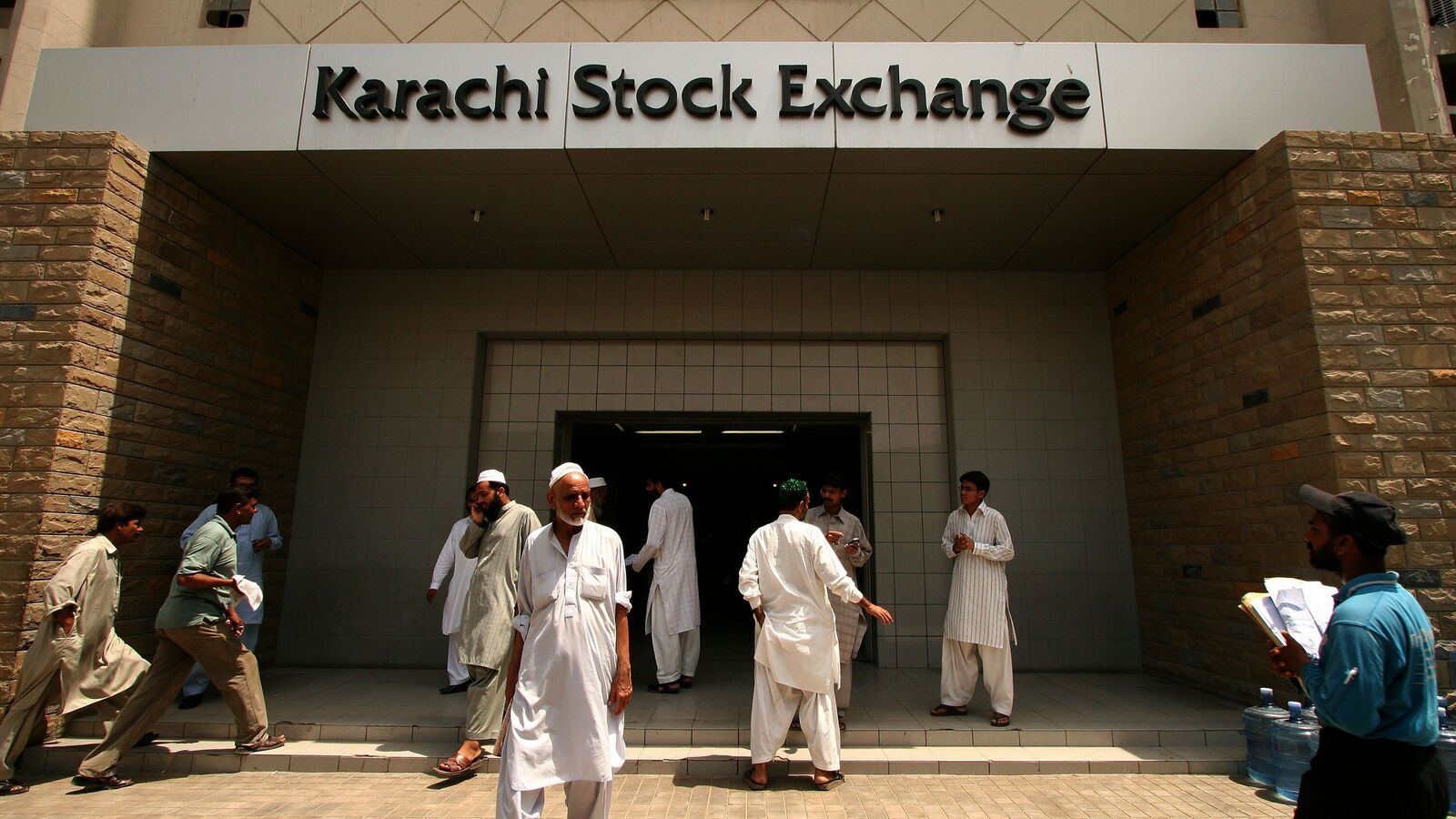 Pakistan stock market: KSE 100 index rebounds after 4-day beating on India-Pakistan tensions