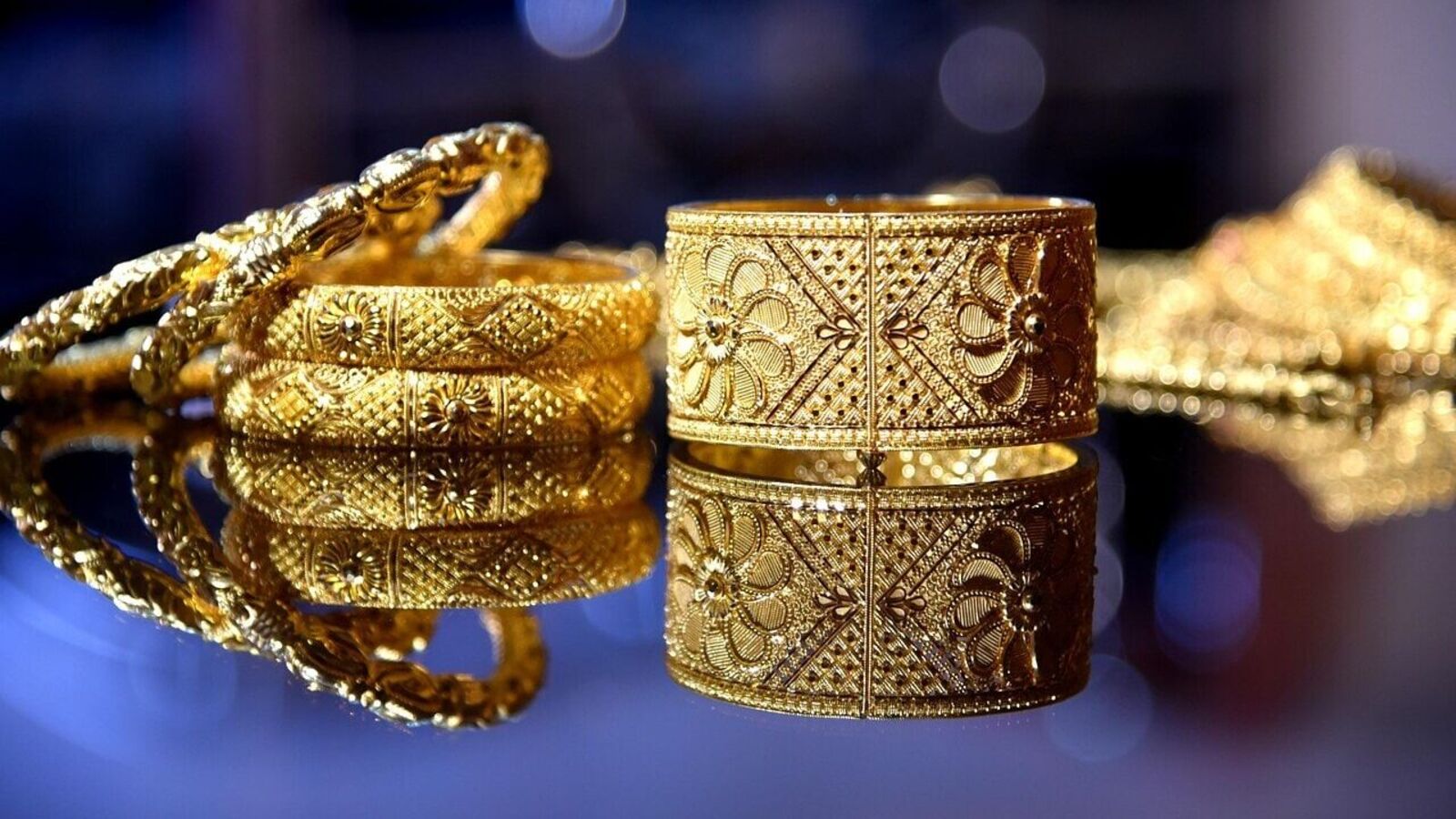 Gold Price Today: Yellow metal down  ?7k from record high on MCX, spot gold hits two-week low over profit booking