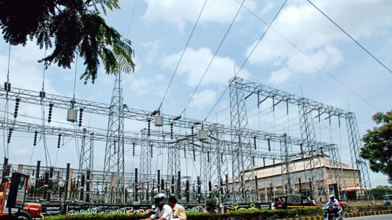 REC Q4 Results: Profit rises 5.6% YoY to  ₹4,309 crore, NII surges 38%;  ₹2.60 dividend declared