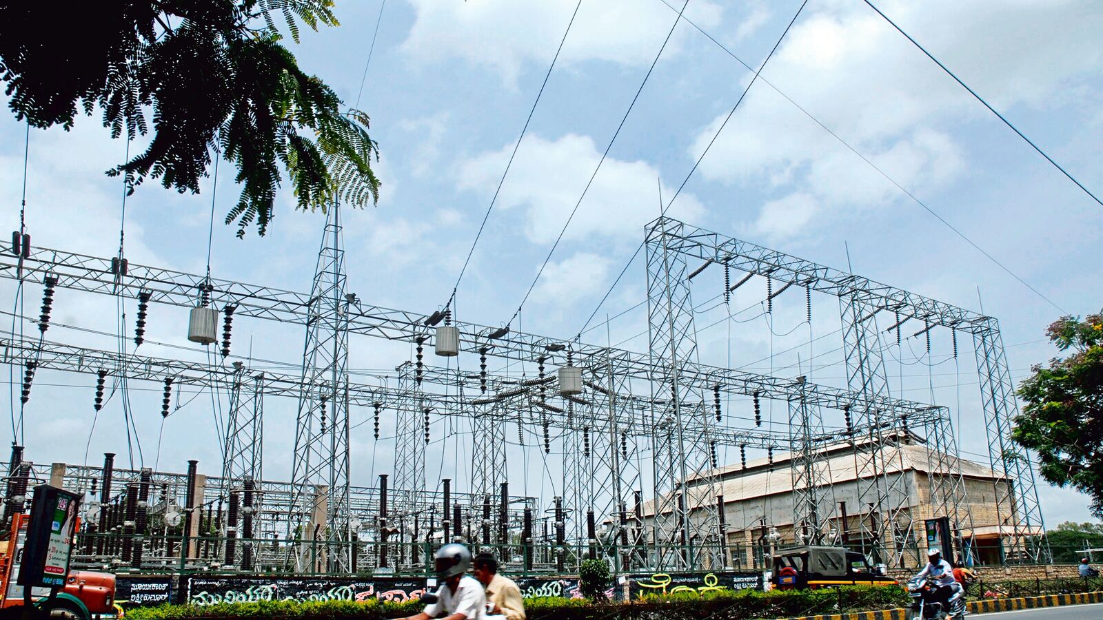 REC Q4 Results: Profit rises 5.6% YoY to  ₹4,309 crore, NII surges 38%;  ₹2.60 dividend declared
