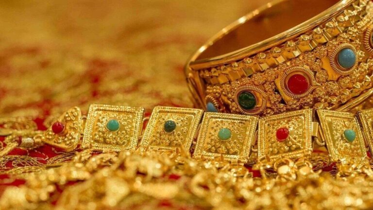 Titan Q4 Results: PAT rises 11% YoY to  ₹870 crore;  ₹11 dividend declared