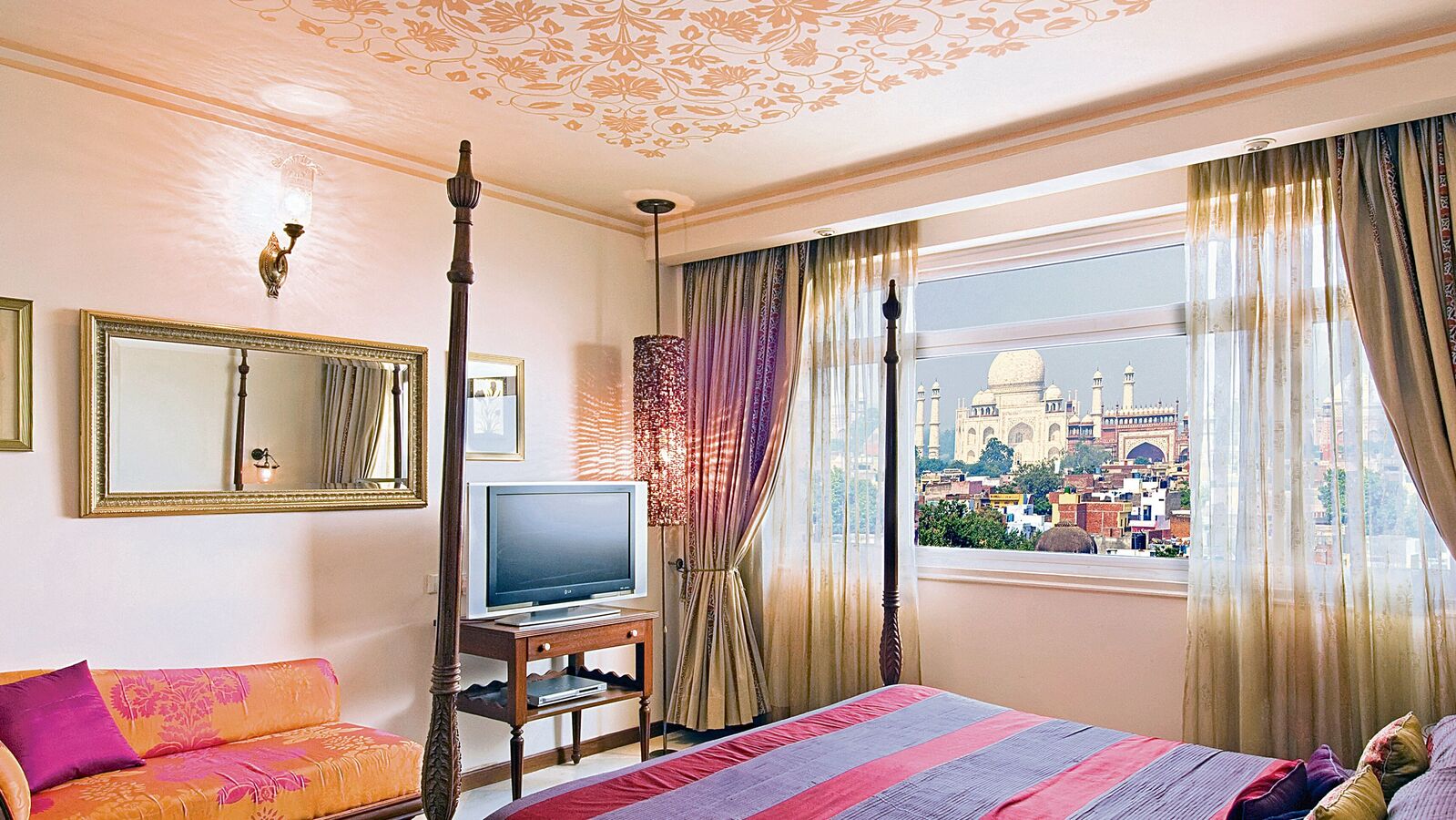Indian Hotels share price declines 4% post Q4 results. Should you buy or sell this Rakesh Jhunjhunwala portfolio stock?