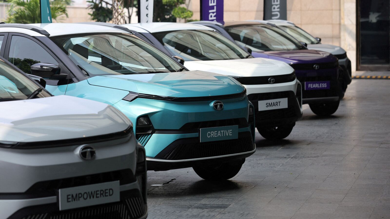 Tata Motors Q4 Results LIVE Updates: Tata Motors share price falls ahead of earnings; JLR margins, dividend in focus