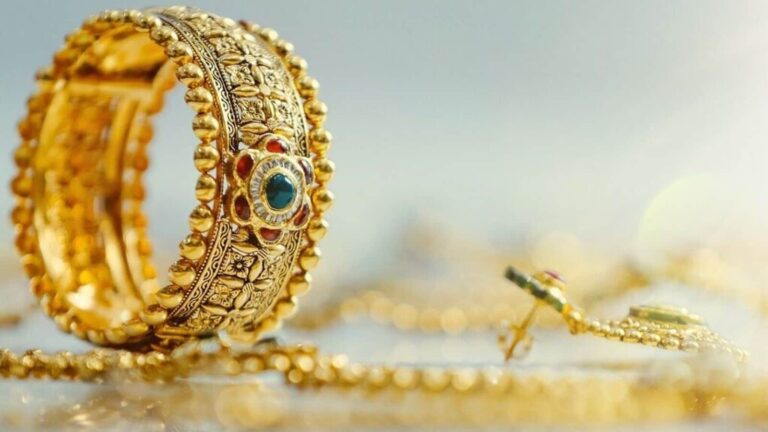 Kalyan Jewellers shares rise post Q4 results, dividend announcement, defy weak market trend amid India-Pakistan conflict