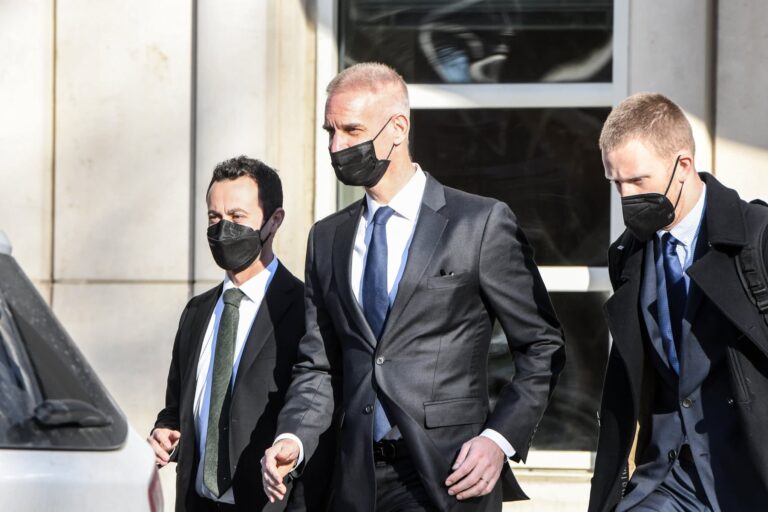 Tim Leissner, centre, leaving a New York court in 2022