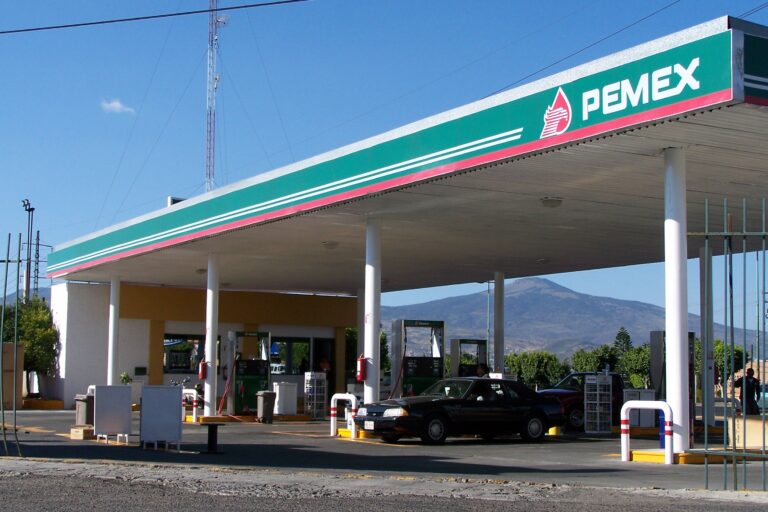 Pemex considers job cuts, restructuring in strategy to save $540 million