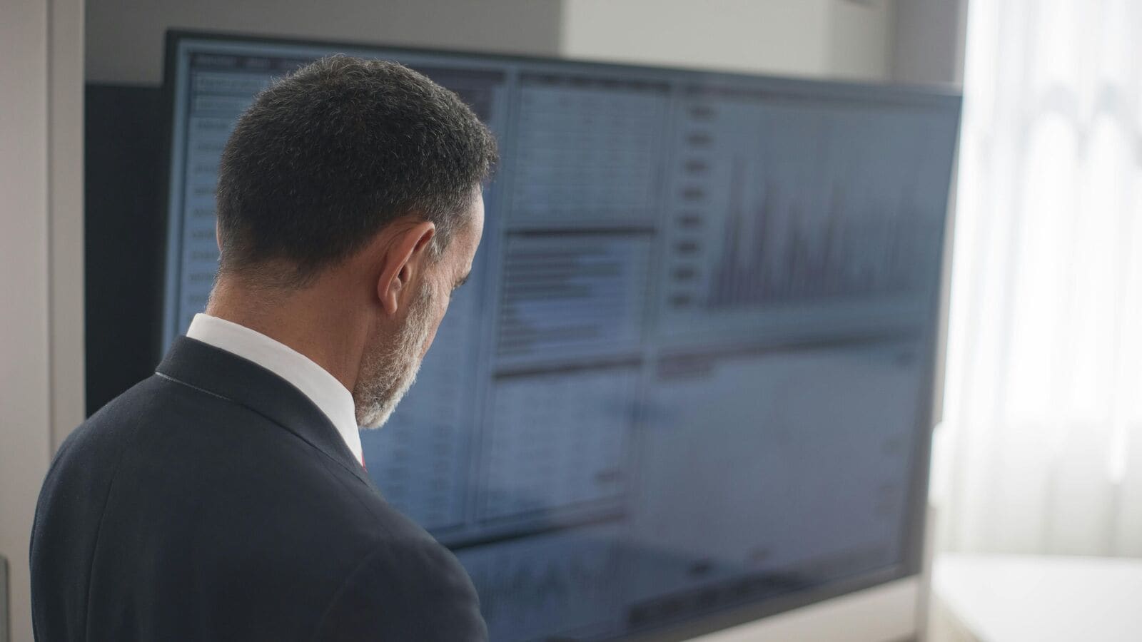 Growth vs value stocks: Best investment strategy for 2025?