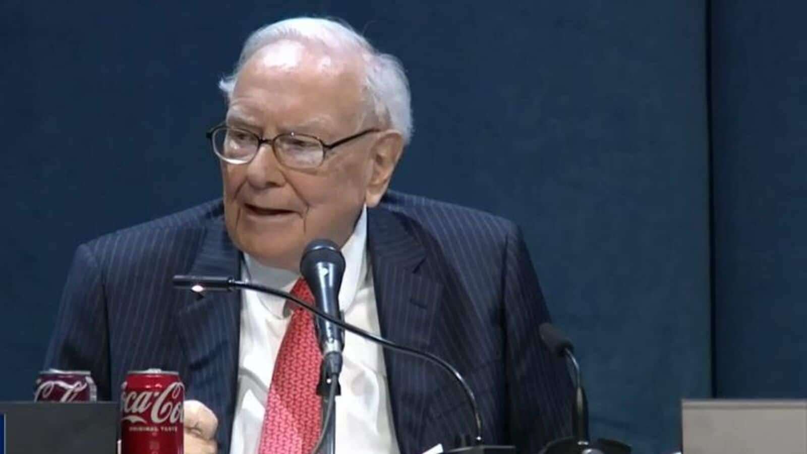 ?Apple CEO Tim Cook made more money for Berkshire Hathaway than I ever did?: Warren Buffett | Top 10 quotes