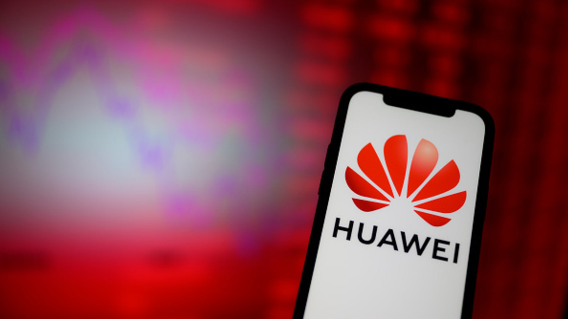 Taiwan blacklists China's Huawei and SMIC, further aligning with U.S. trade policy