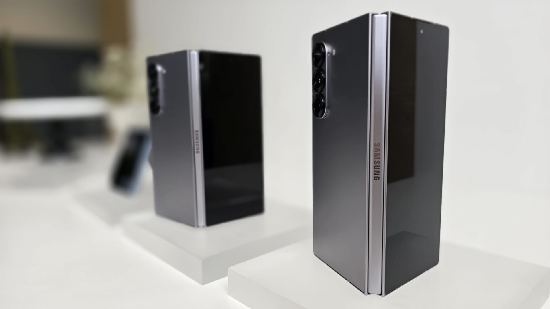 Samsung aims to catch up to Chinese rivals for thin foldable phones as Apple said to enter the fray