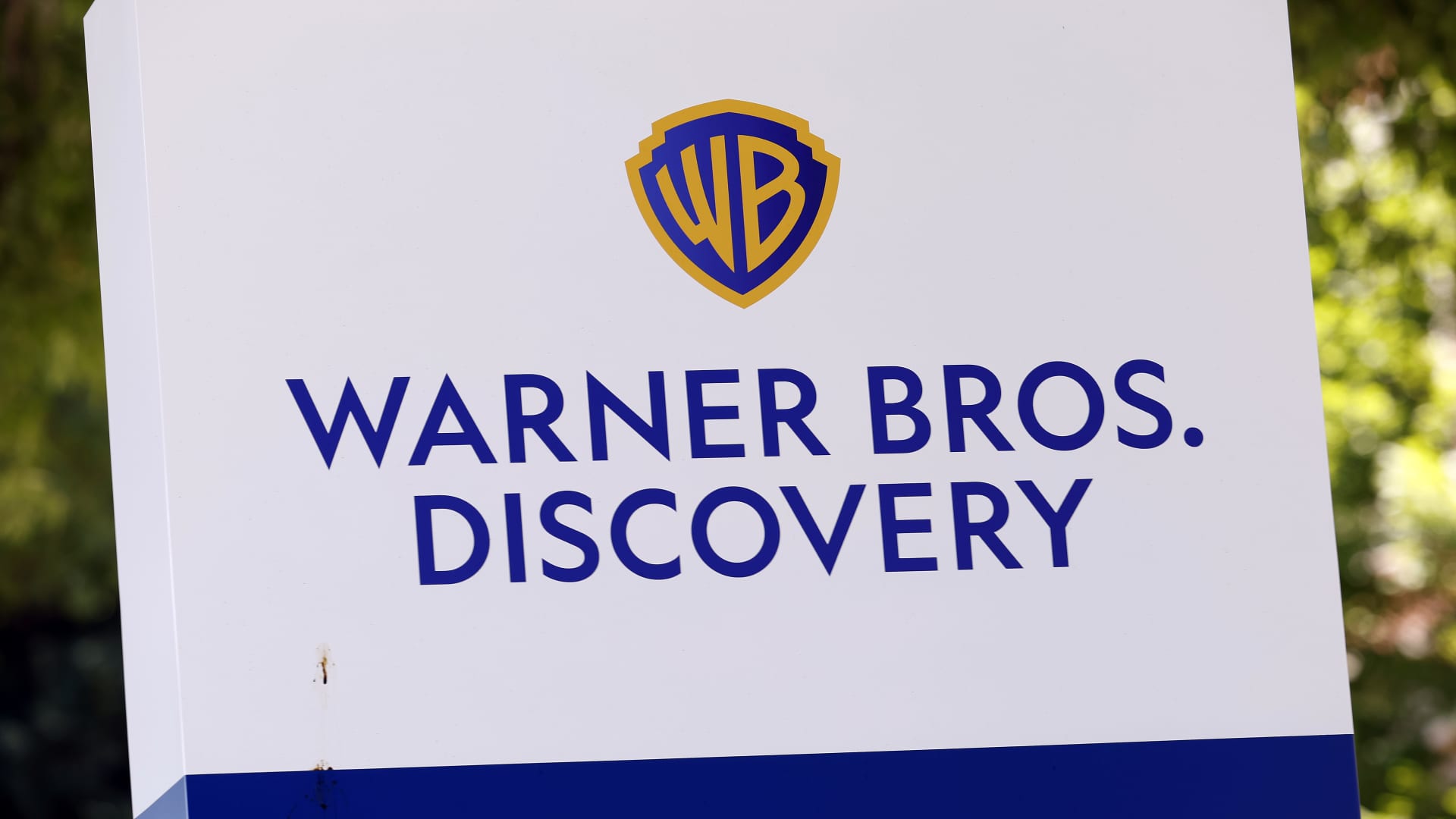 Stocks making the biggest moves midday: Warner Bros. Discovery, TopGolf Callaway, EchoStar, Apple & more