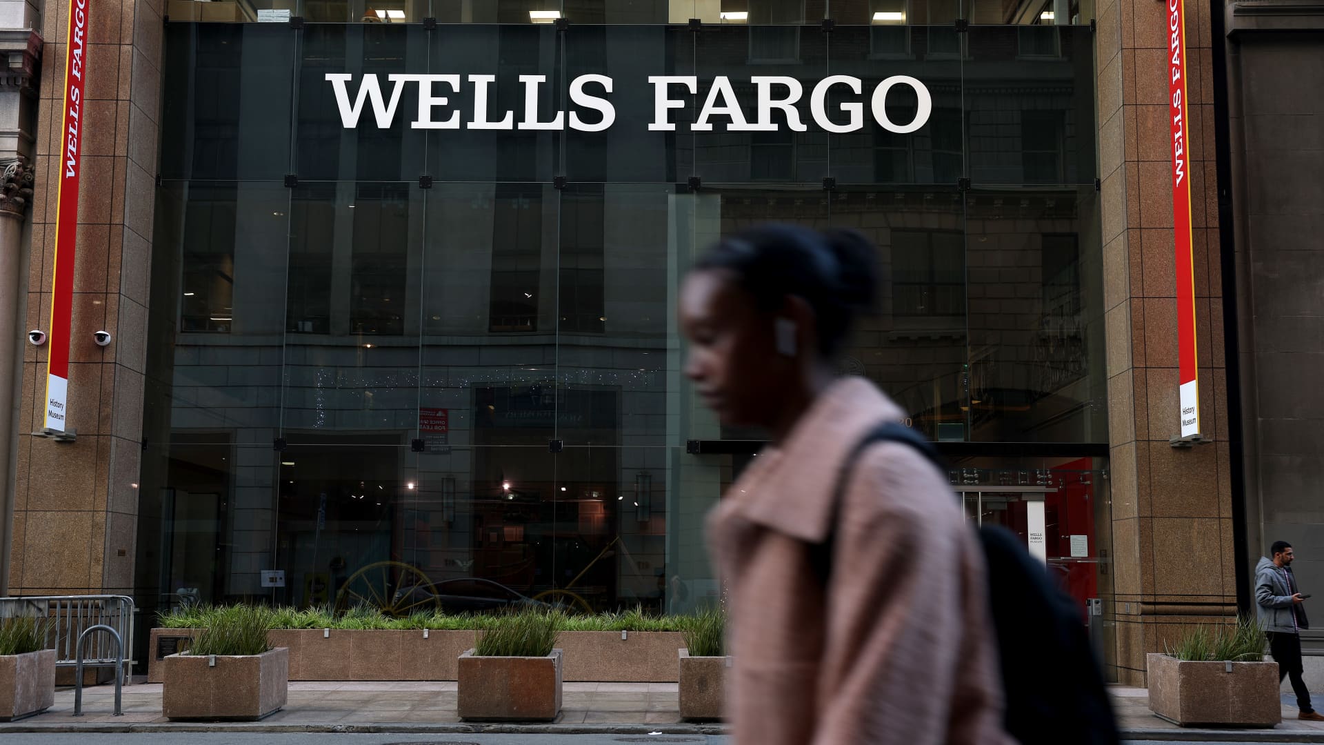Cramer calls Wells Fargo's asset-cap removal a 'watershed moment,' raises price target on the stock