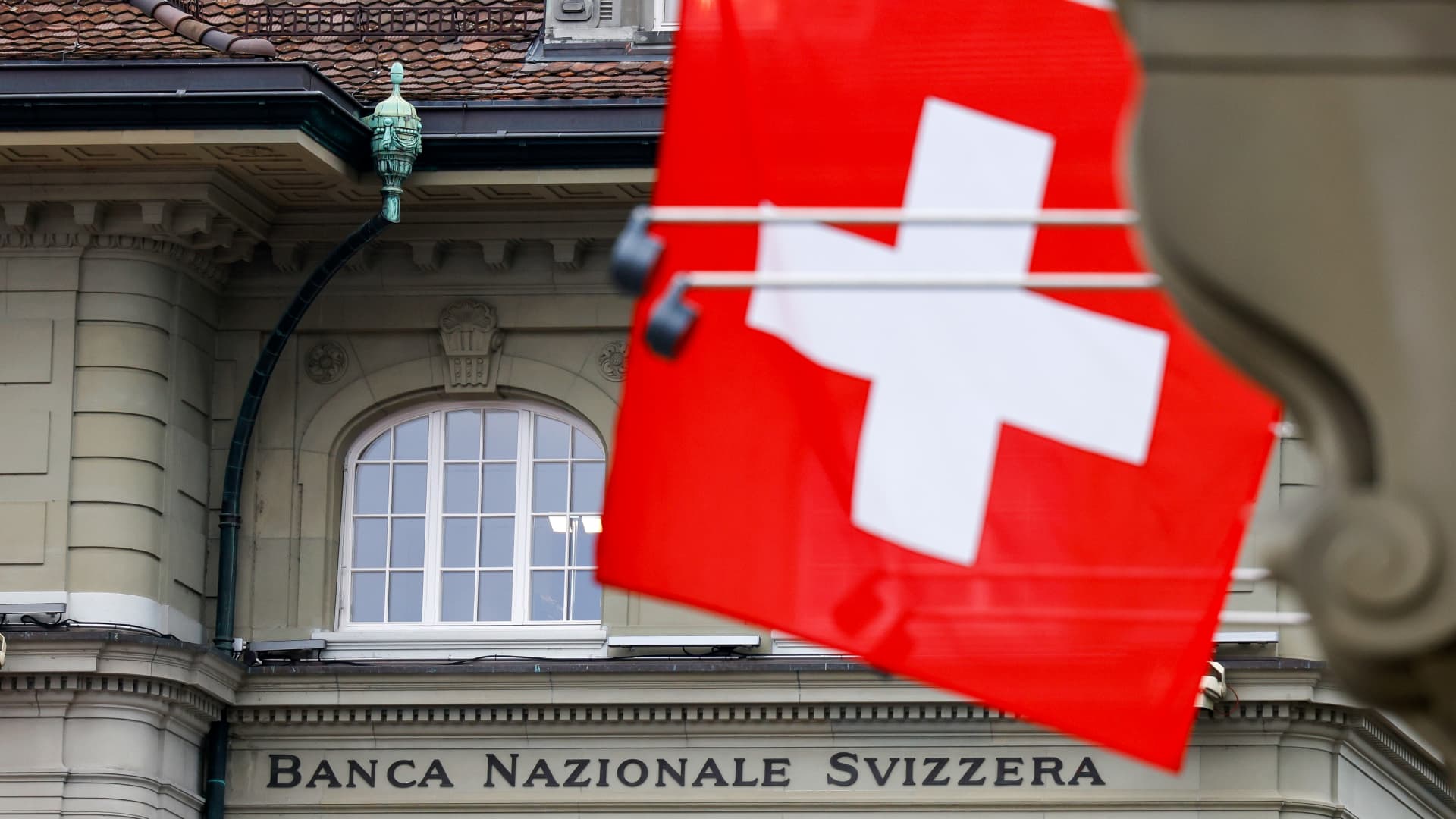 European stocks to open in mixed territory as sentiment dips, traders await central bank moves