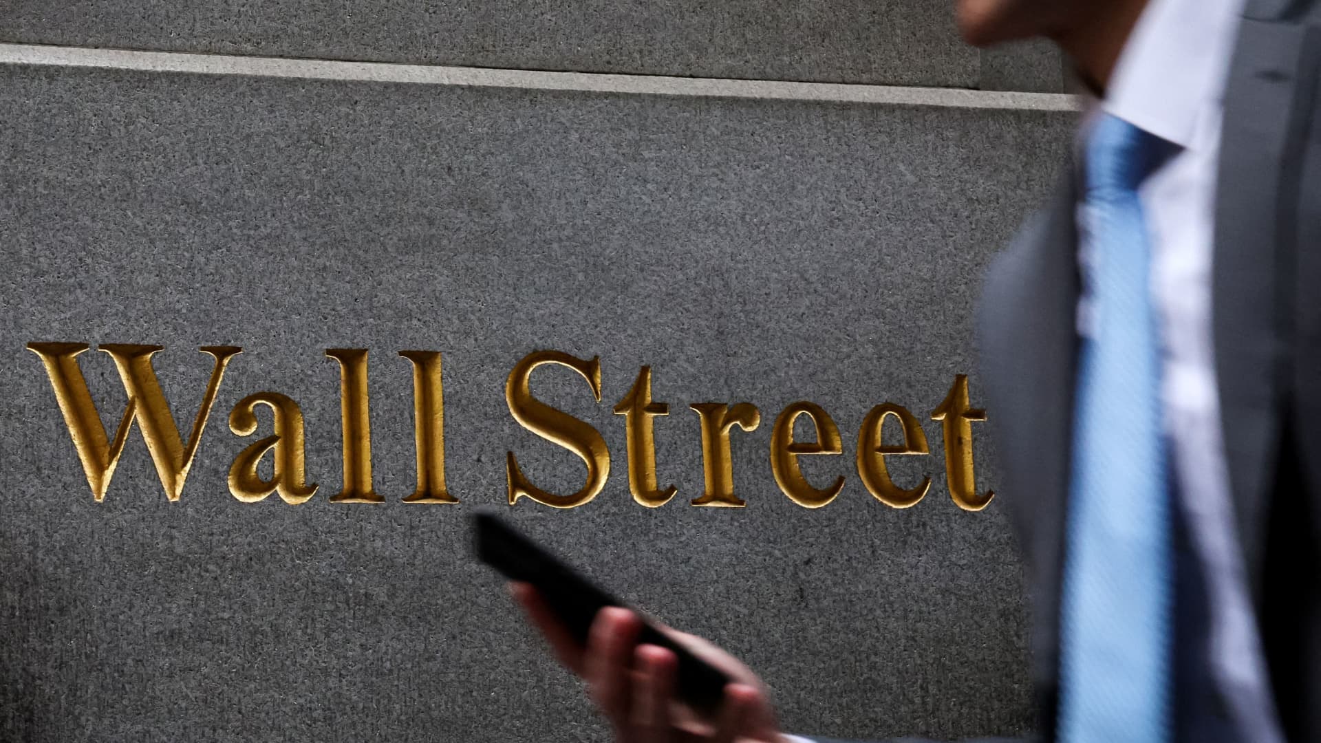Record highs are in reach for Wall Street. Why Dan Niles says that's not an all-clear sign