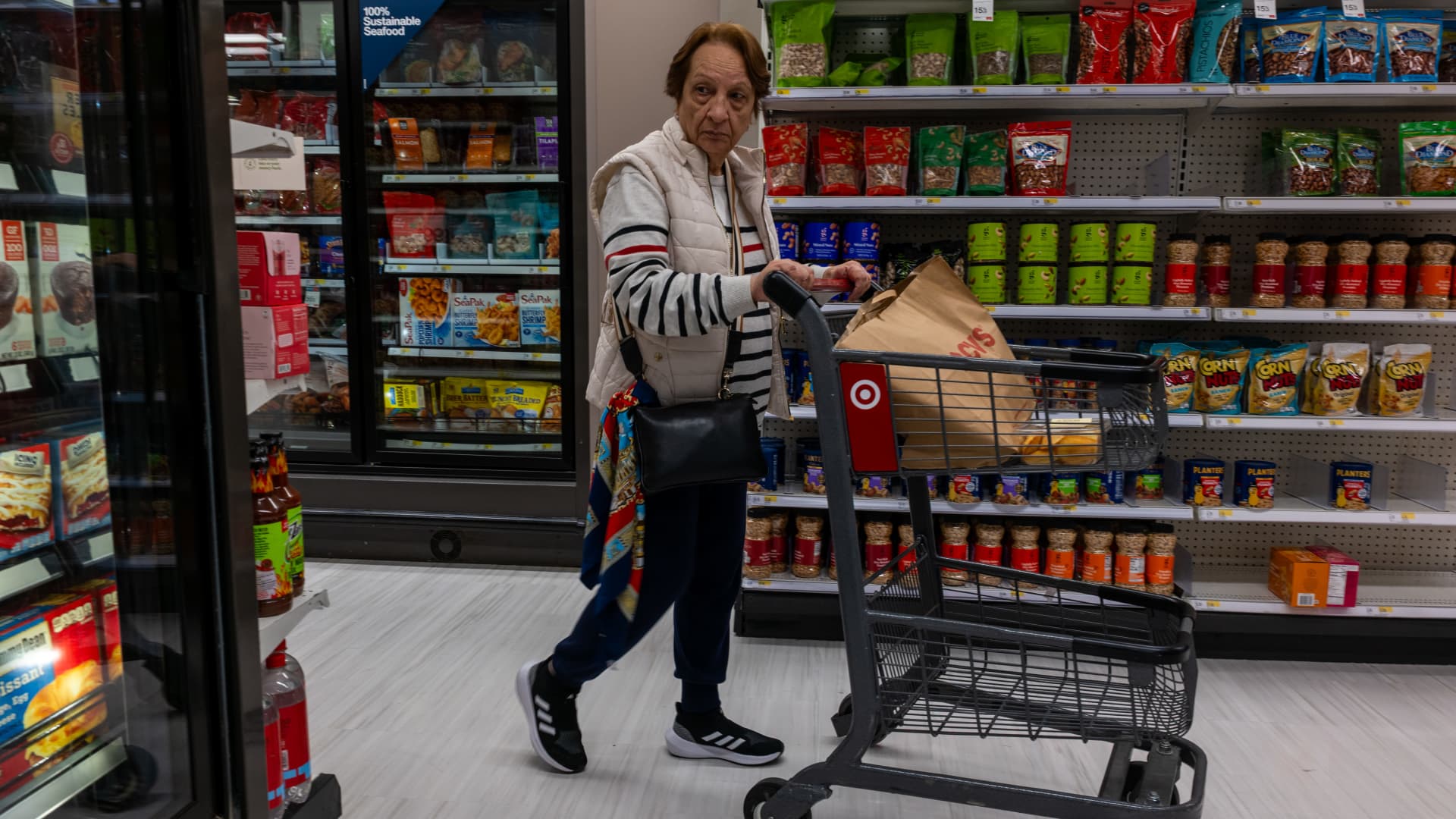 Core inflation rate rose to 2.7% in May, more than expected, Fed’s preferred gauge shows