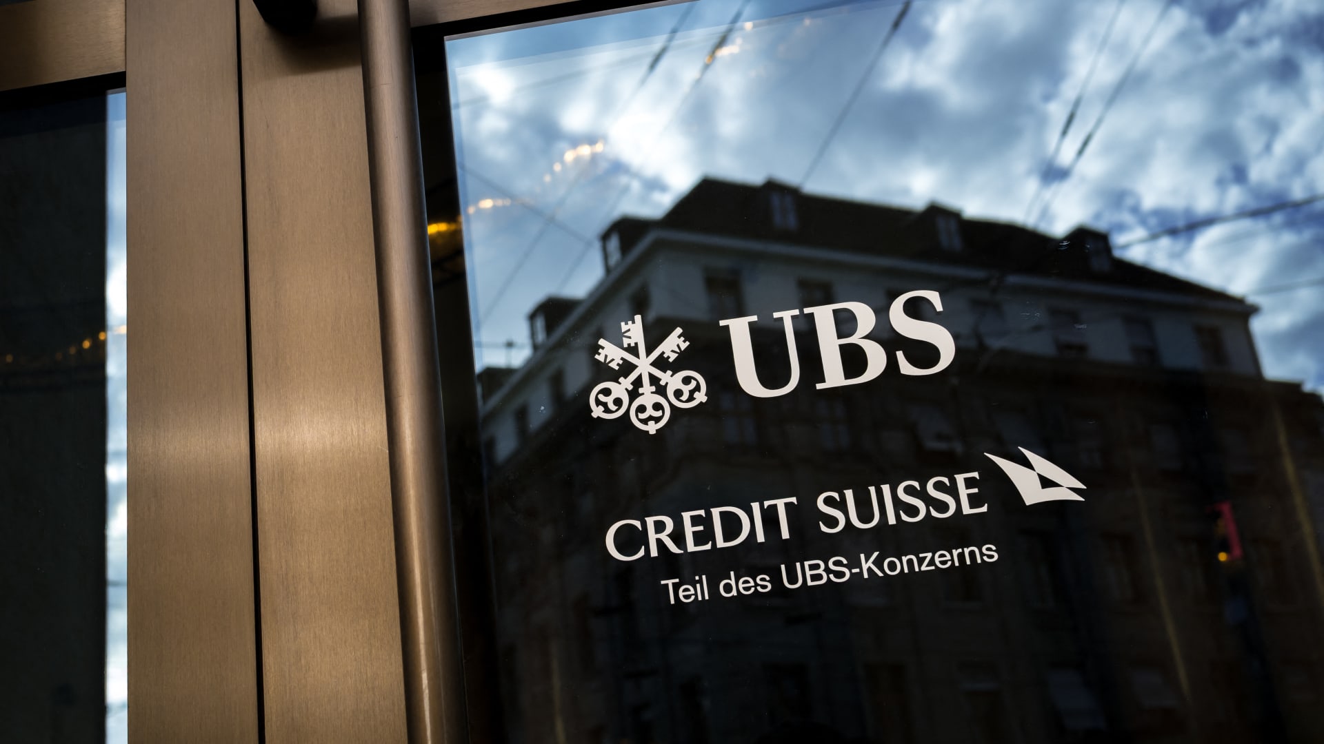 Swiss government proposes tough new capital rules in major blow to UBS