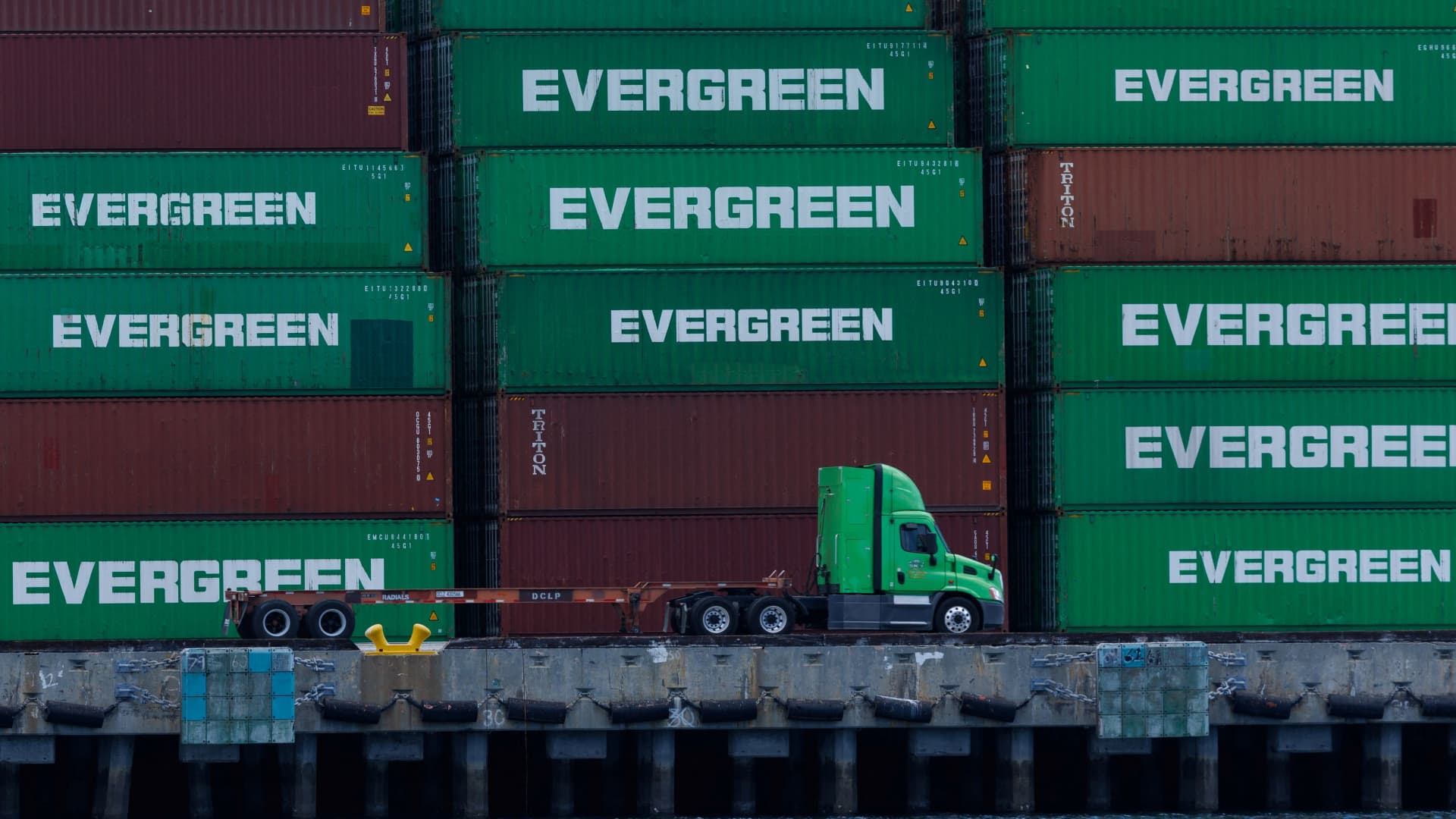 Most retail executives expect Trump to walk back 'reciprocal' tariffs, survey finds