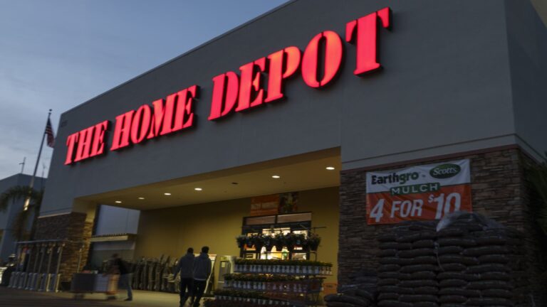 Top Wall Street analysts prefer these dividend stocks for consistent returns