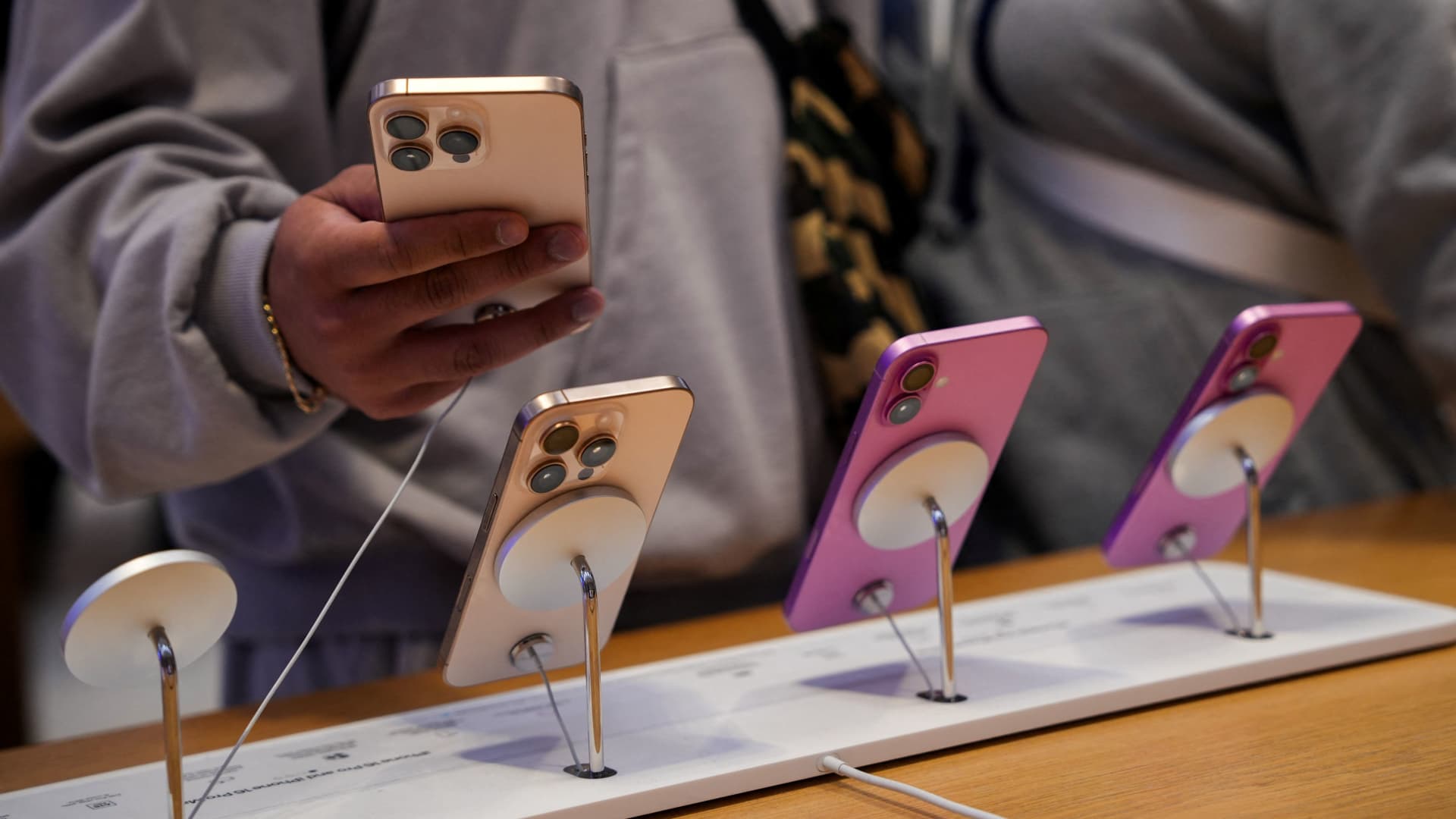 Apple looking to make 'premium' priced folding iPhones starting next year, analyst says