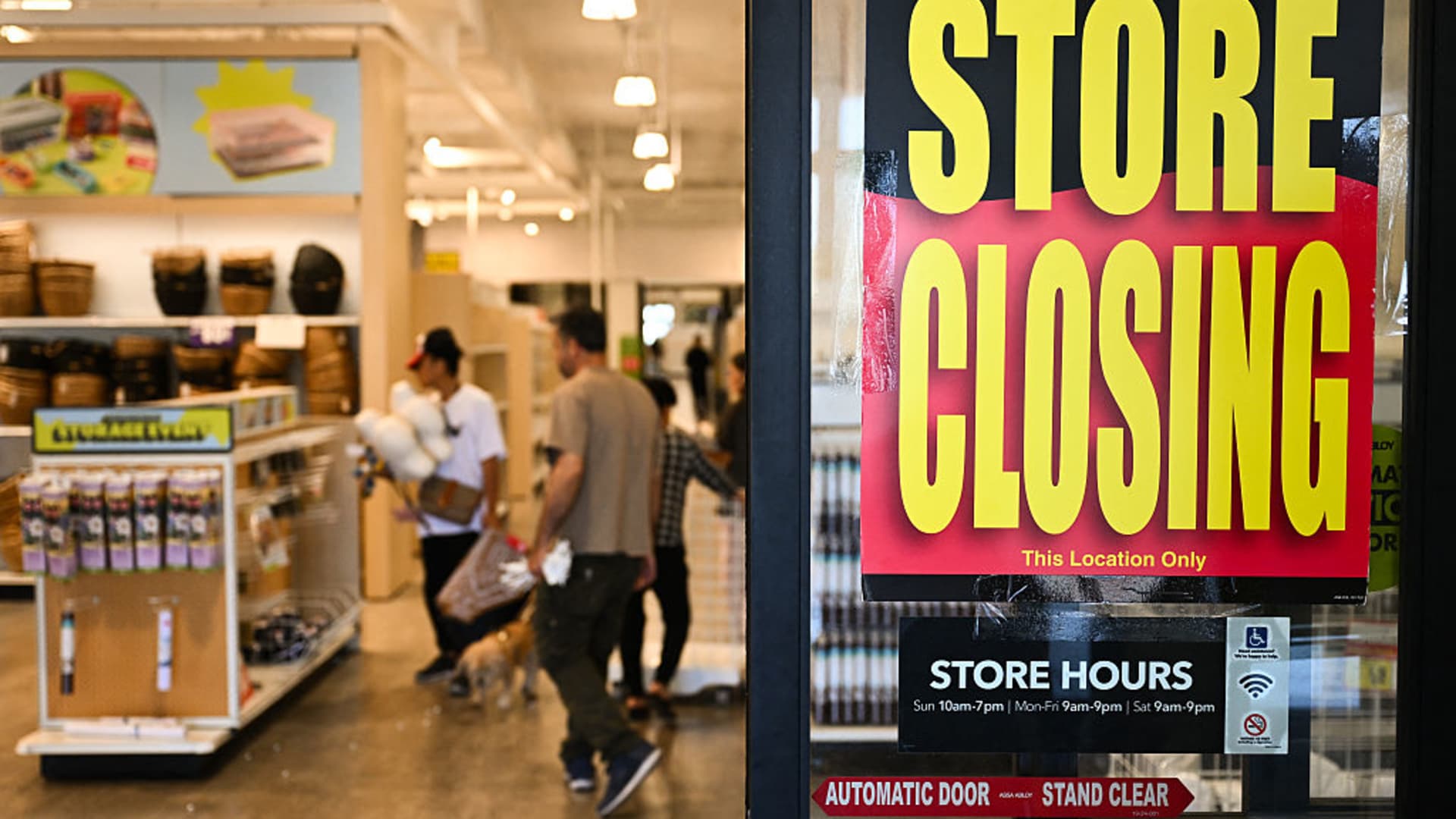 Fed 'Beige Book' economic report cites declining growth, rising prices and slow hiring