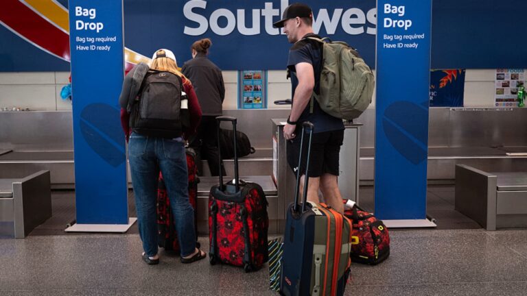 Airlines, planemakers oppose credit card fee crackdown that could imperil free flight offers