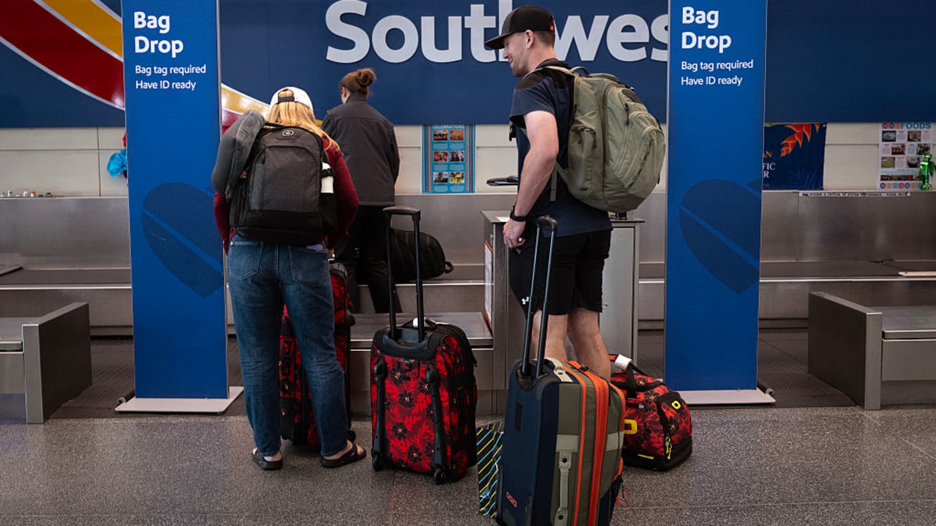 Airlines, planemakers oppose credit card fee crackdown that could imperil free flight offers