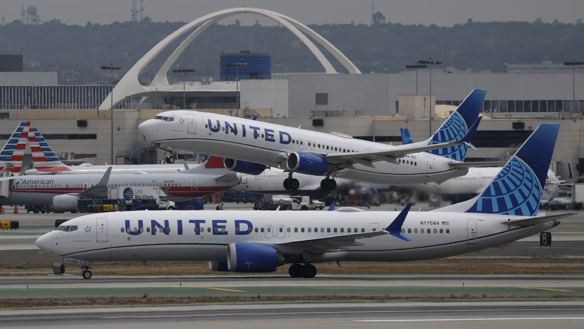 U.S. airlines face heightened risks as global carriers bypass Middle East after attacks on Iran
