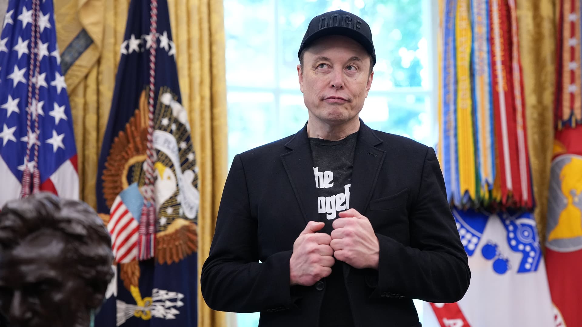 New Elizabeth Warren report chronicles '130 days of Elon Musk'