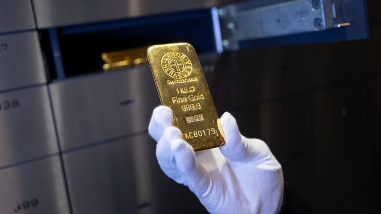Gold's furious rally has cooled off, but these strategists say it's just a breather