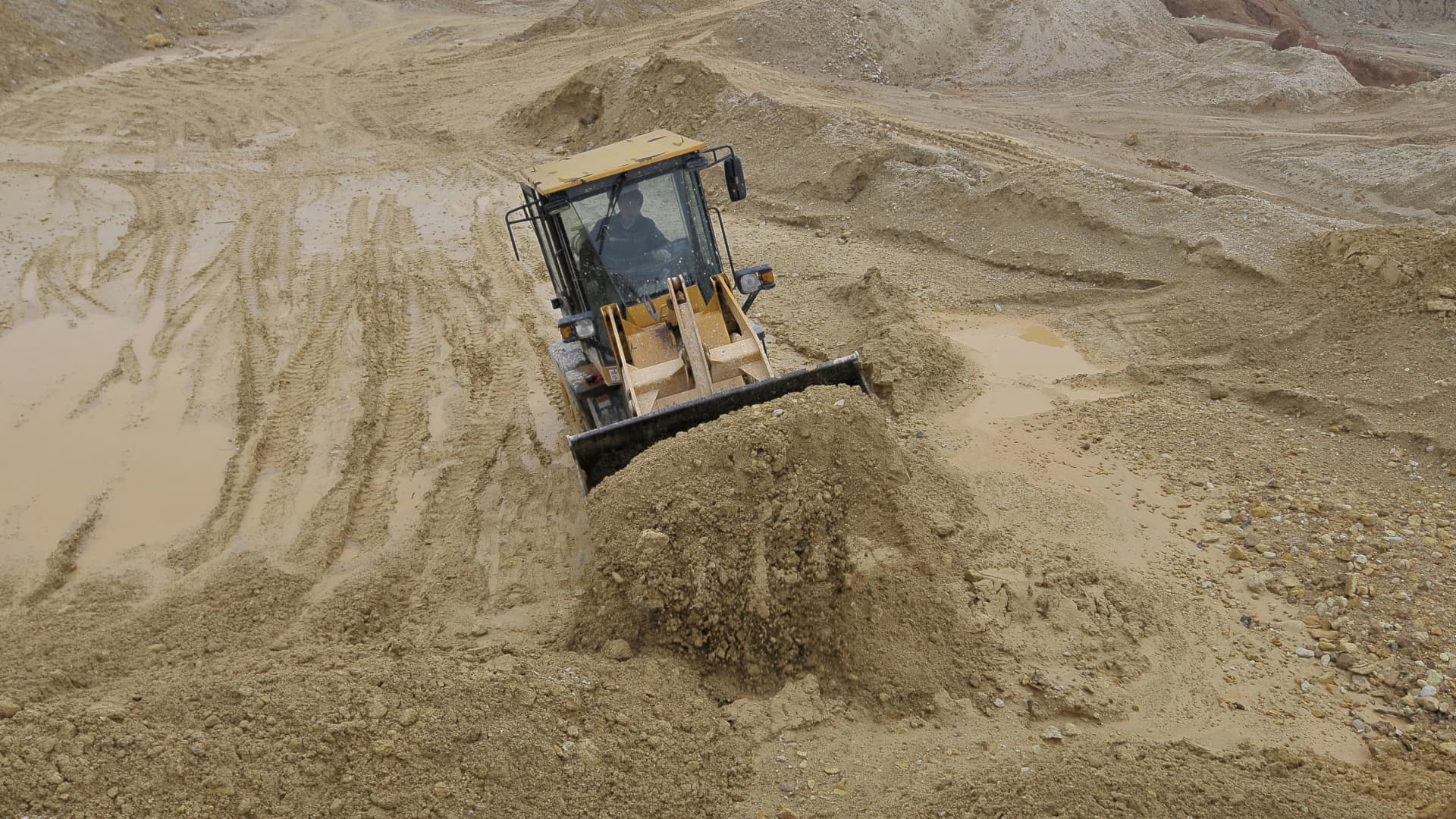 China issues rare earth licenses to suppliers of top 3 U.S. automakers, sources say: Reuters