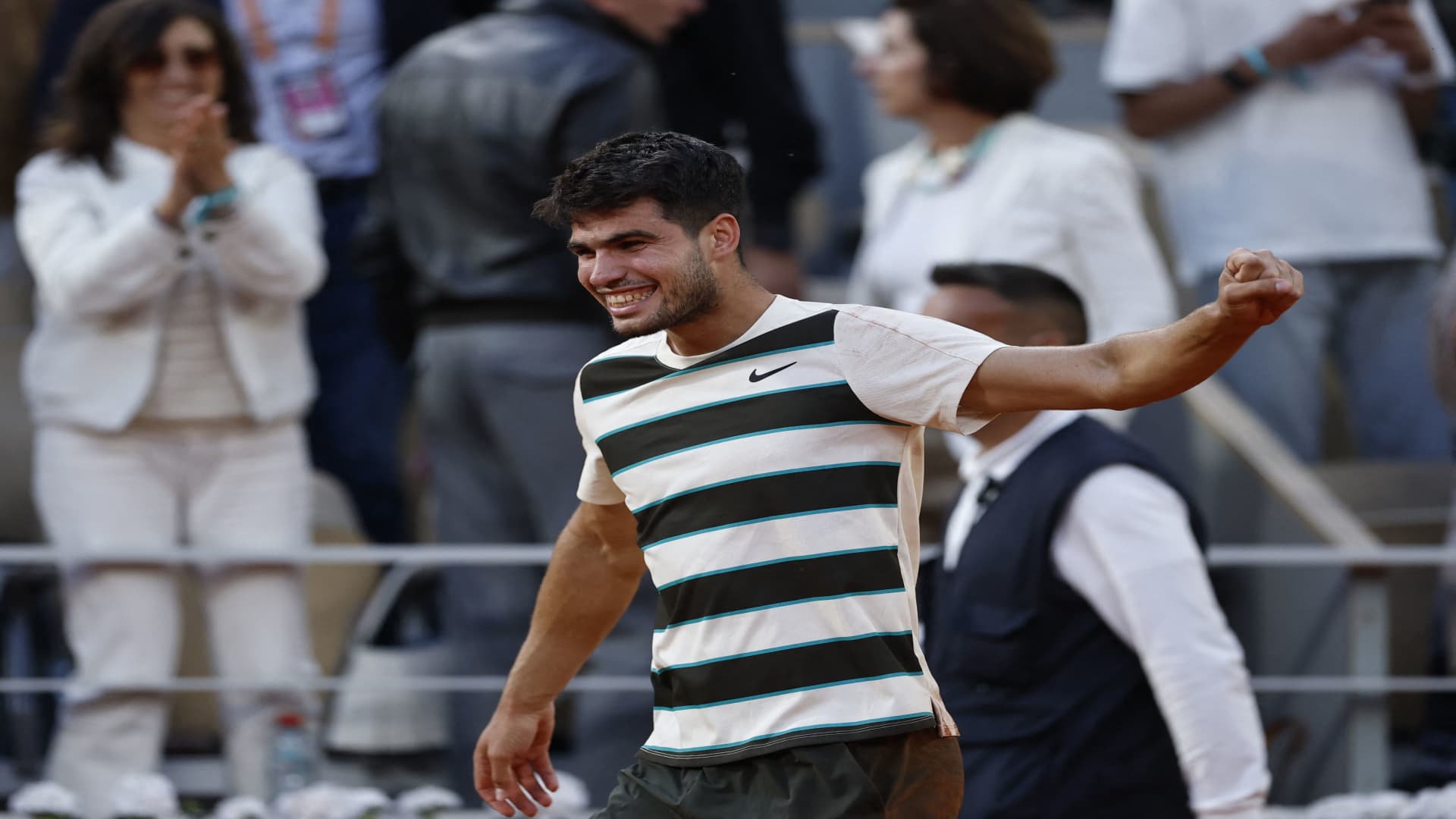 Carlos Alcaraz wins French Open final in five sets after saving 3 match points against Jannik Sinner