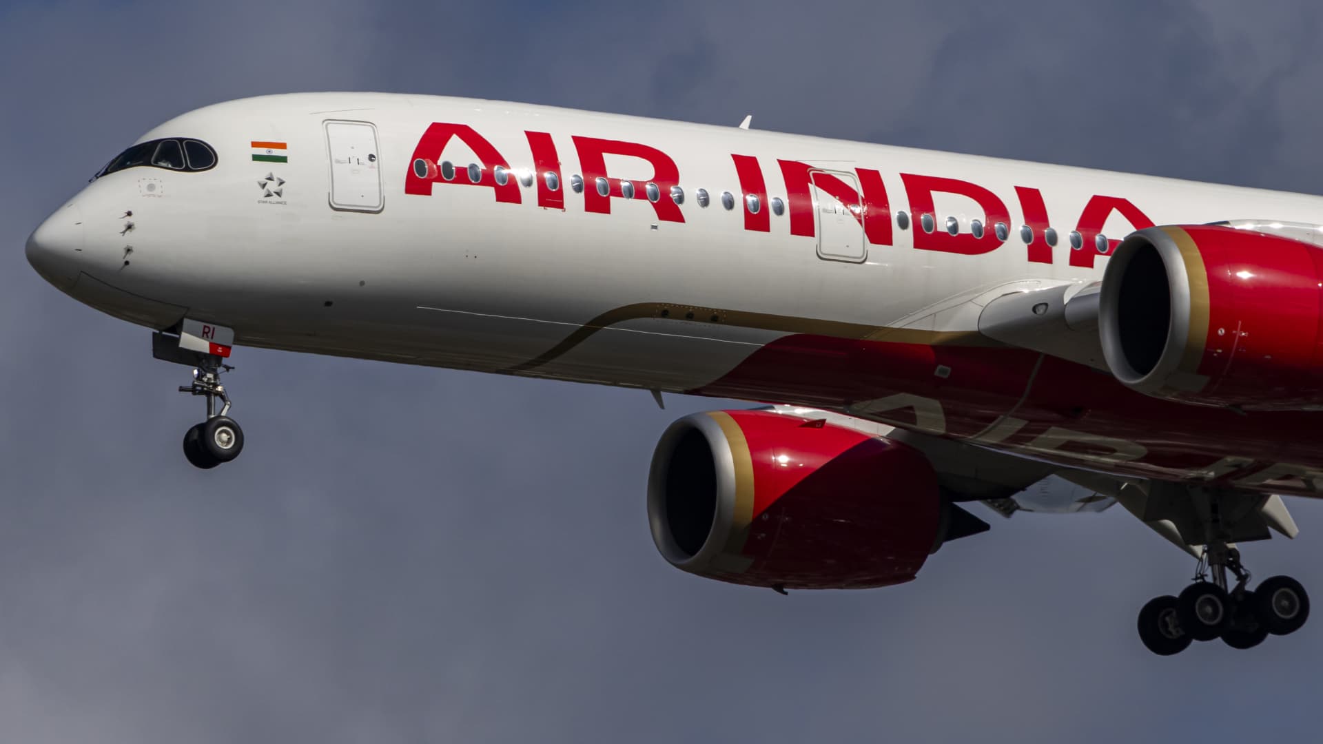 Plane crashes near major Indian airport