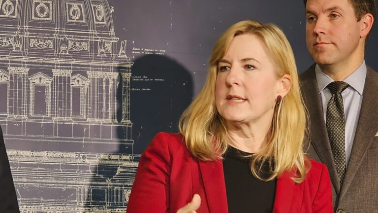 Sen. Klobuchar mourns assassinated Minnesota Democrat Melissa Hortman as manhunt continues
