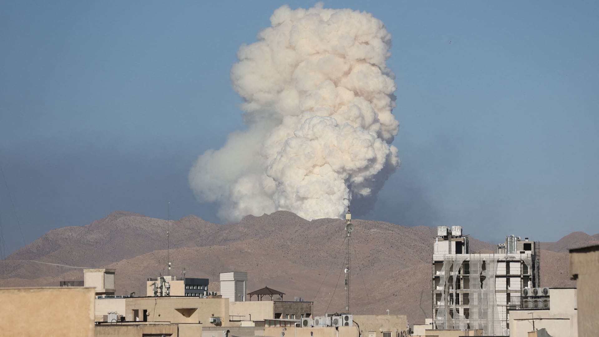 Oil prices rise more than 1% as Israel vows to intensify attacks on Iran