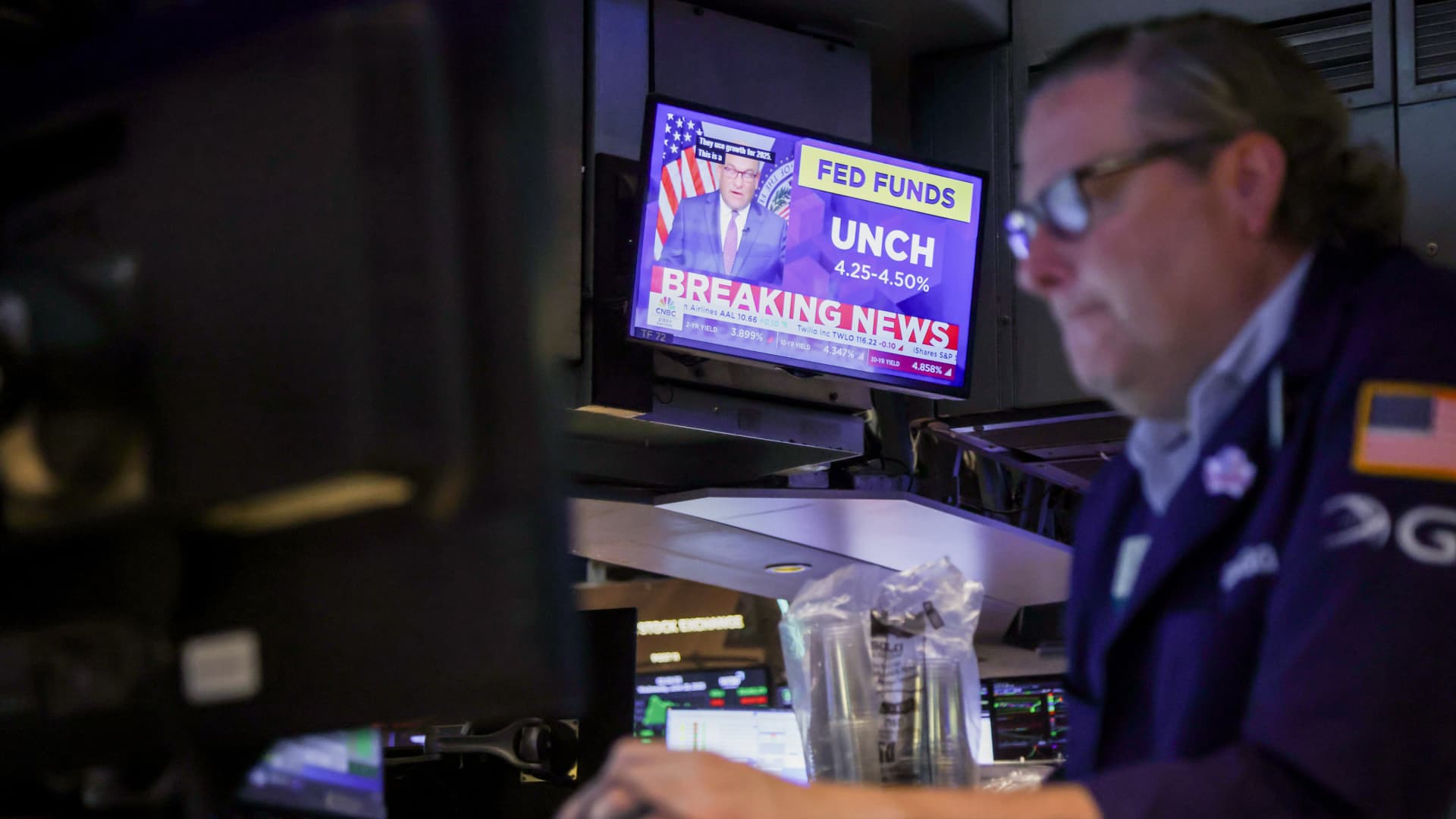 The Fed's outlook for inflation and jobs shows the bind it's in — plus, Amazon's robotaxi move