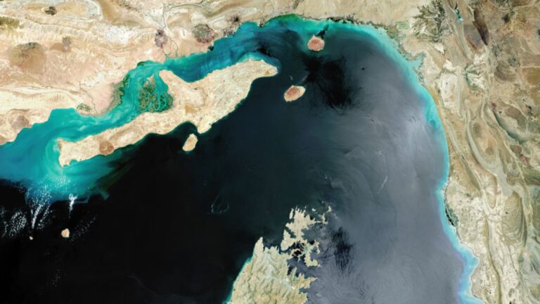 U.S. calls on China to prevent Iran from closing Strait of Hormuz and disrupting global oil flows