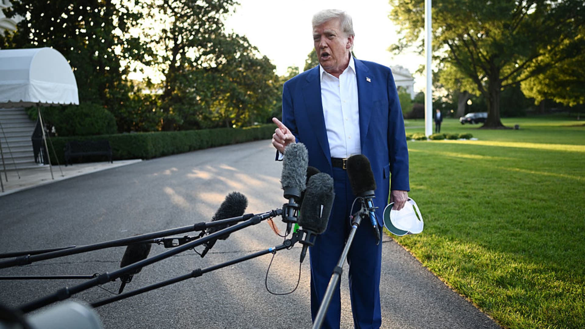 Trump to Congress: 'NO ONE GOES ON VACATION' until spending bill passes