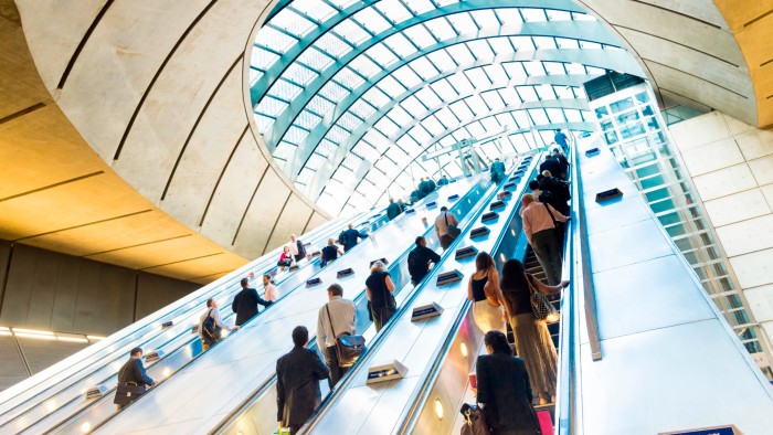 HSBC considers ordering all staff back to office 3 days a week