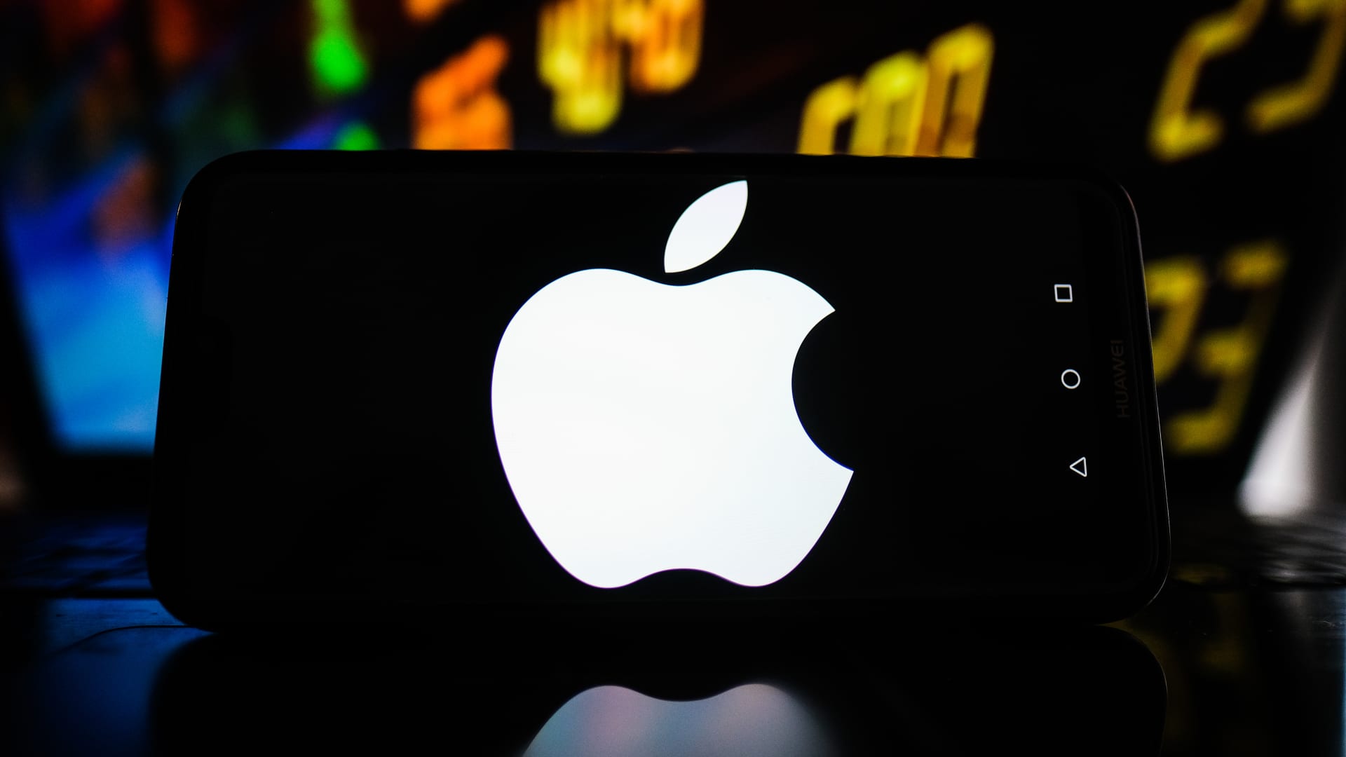 Apple weighs using Anthropic or OpenAI to power Siri in major reversal, Bloomberg News reports