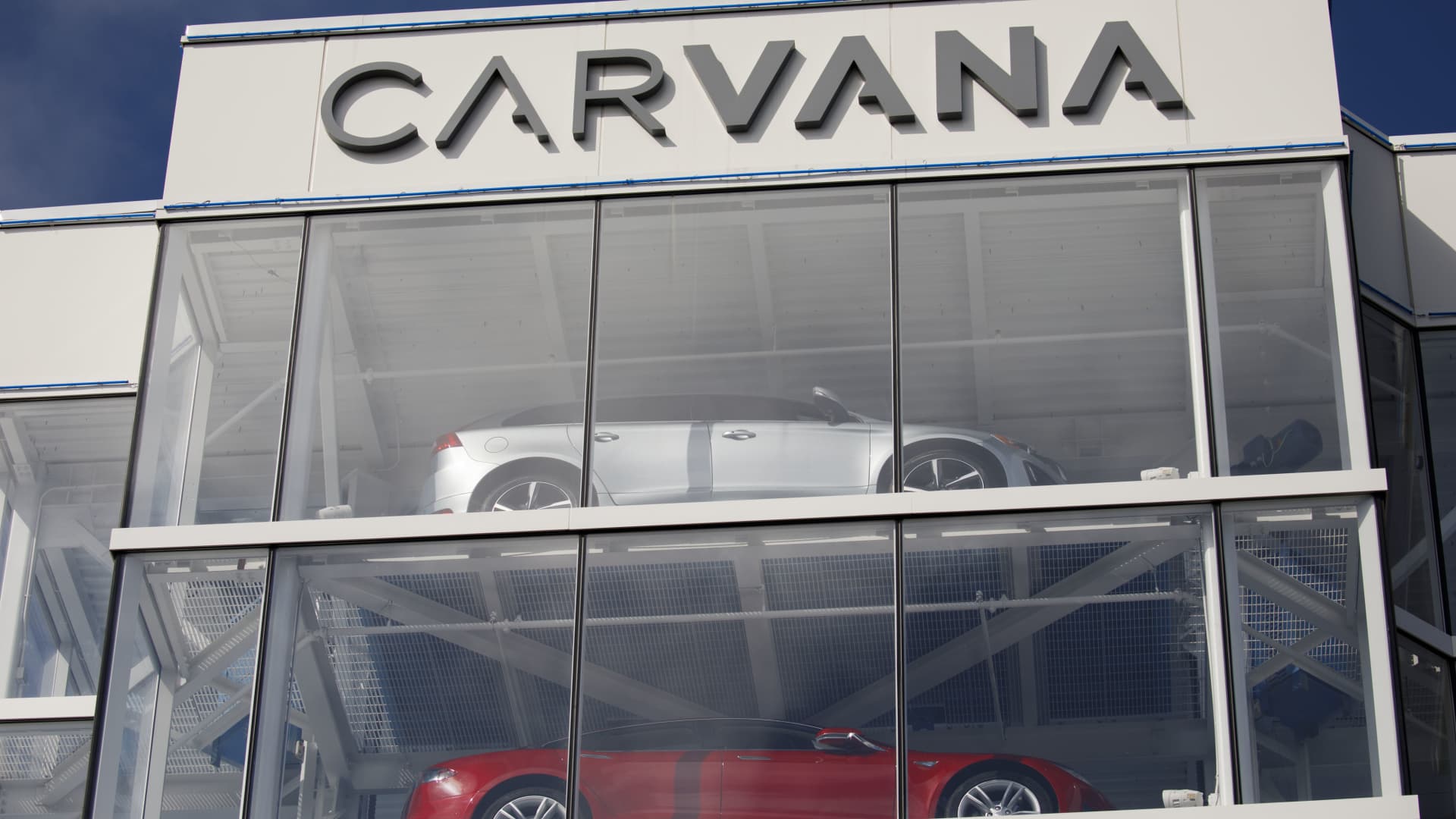 Jim Cramer explains why he likes Carvana 'for the long-haul'