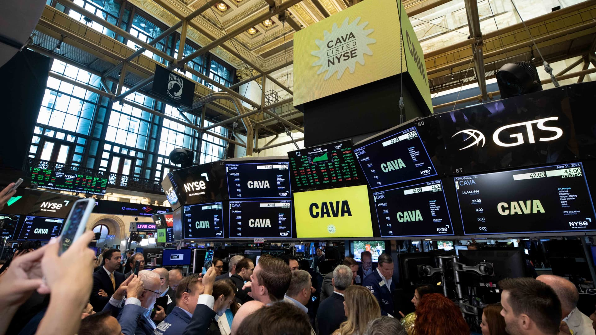 This fast-casual restaurant stock is worth buying, says KeyBanc