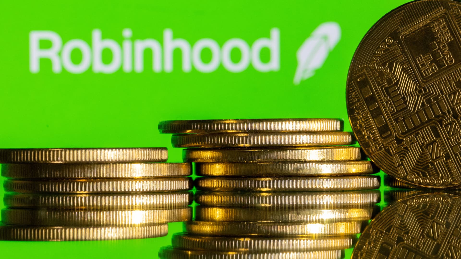 Stocks making the biggest moves midday: Penn Entertainment, Robinhood, Levi Strauss & more