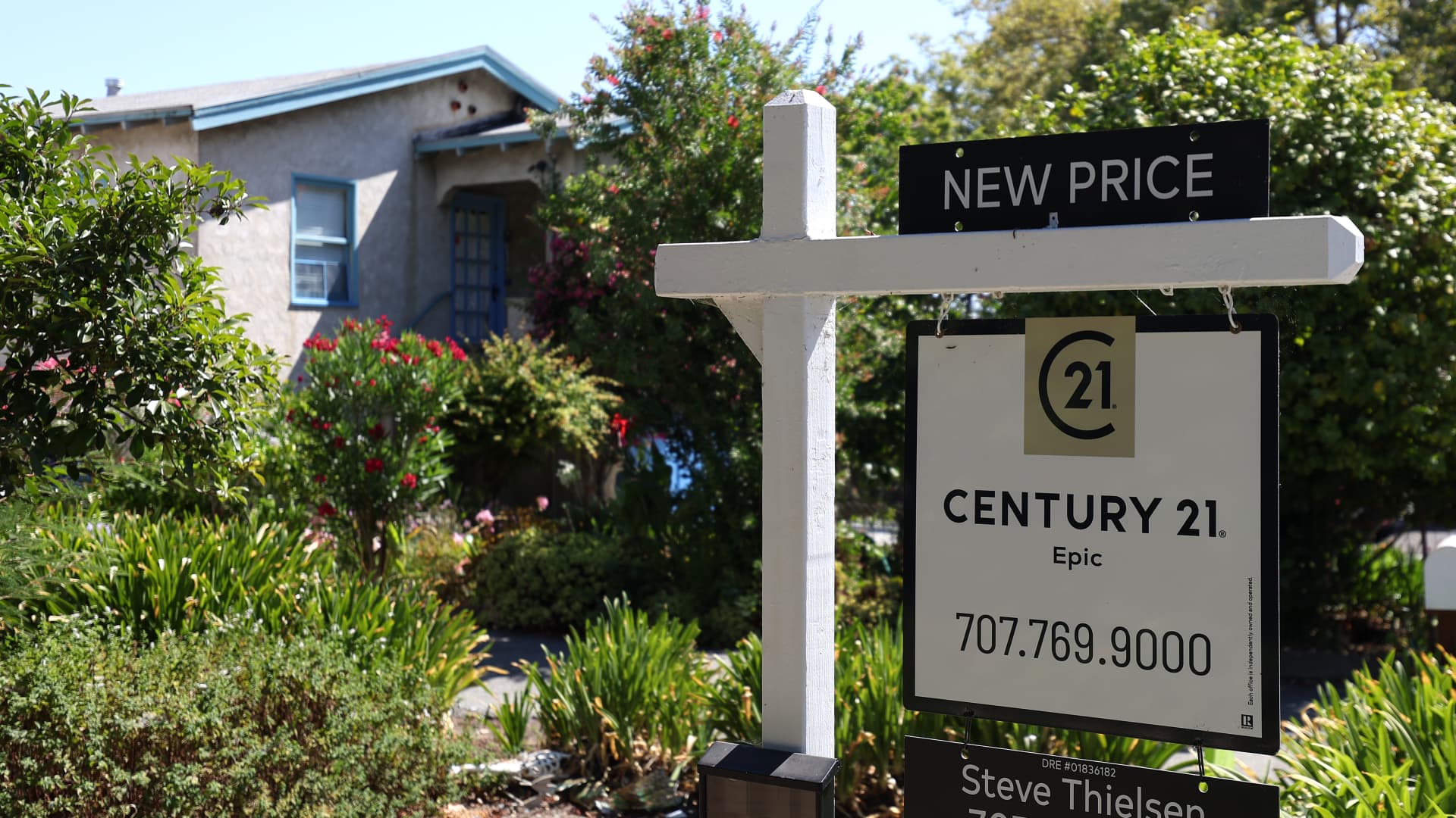 Nearly one third of major U.S. housing markets now see falling home prices