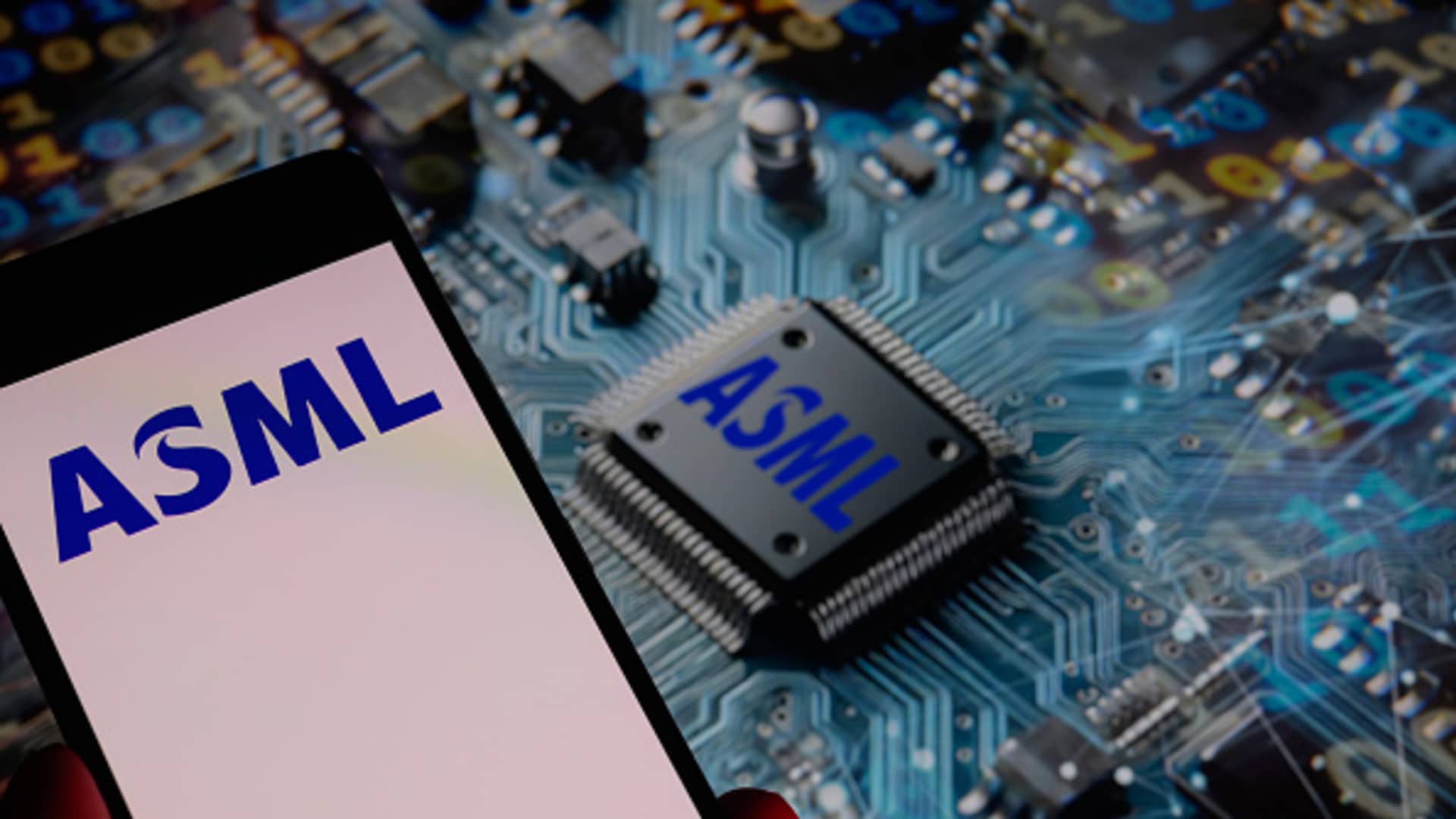An inverse 'head-and-shoulders' pattern is forming in this semiconductor stock, charts show