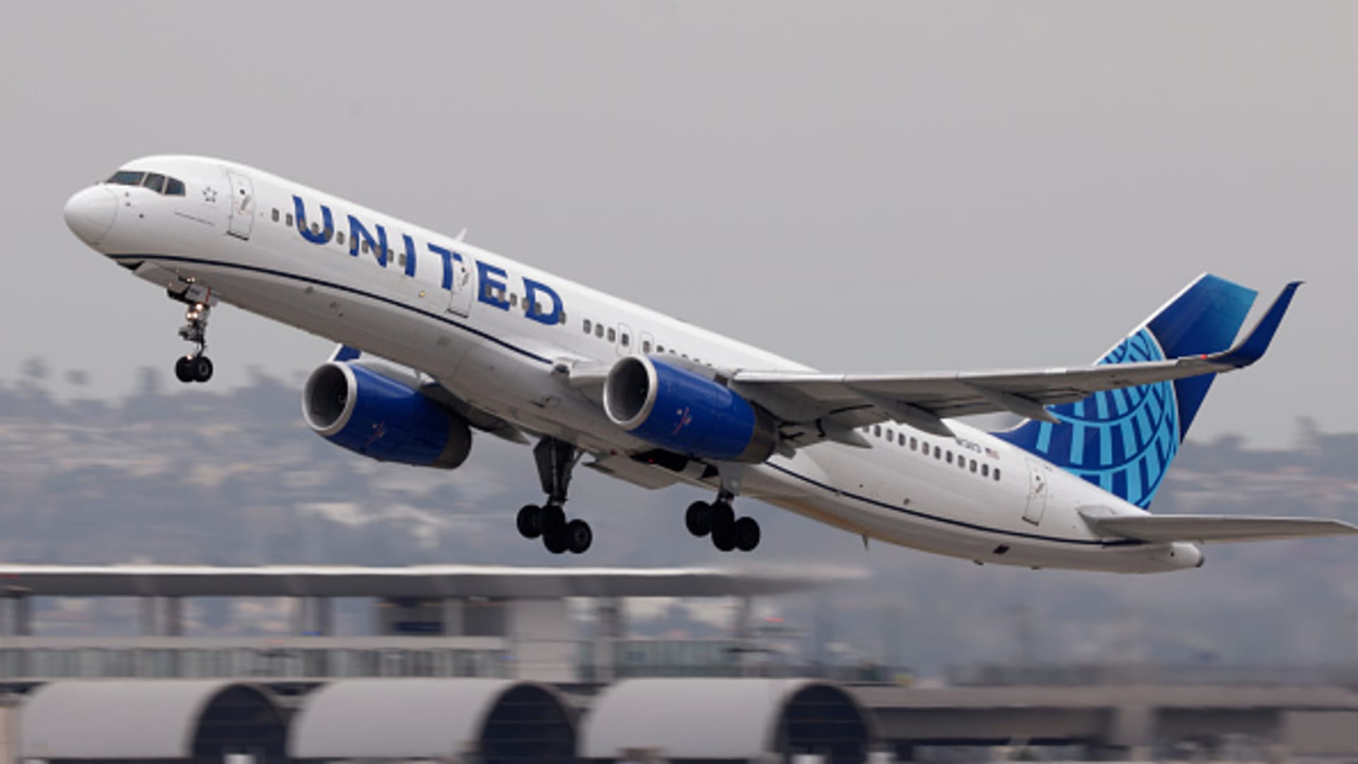 United Airlines issues new 2025 forecast as CEO says 'world is less uncertain'