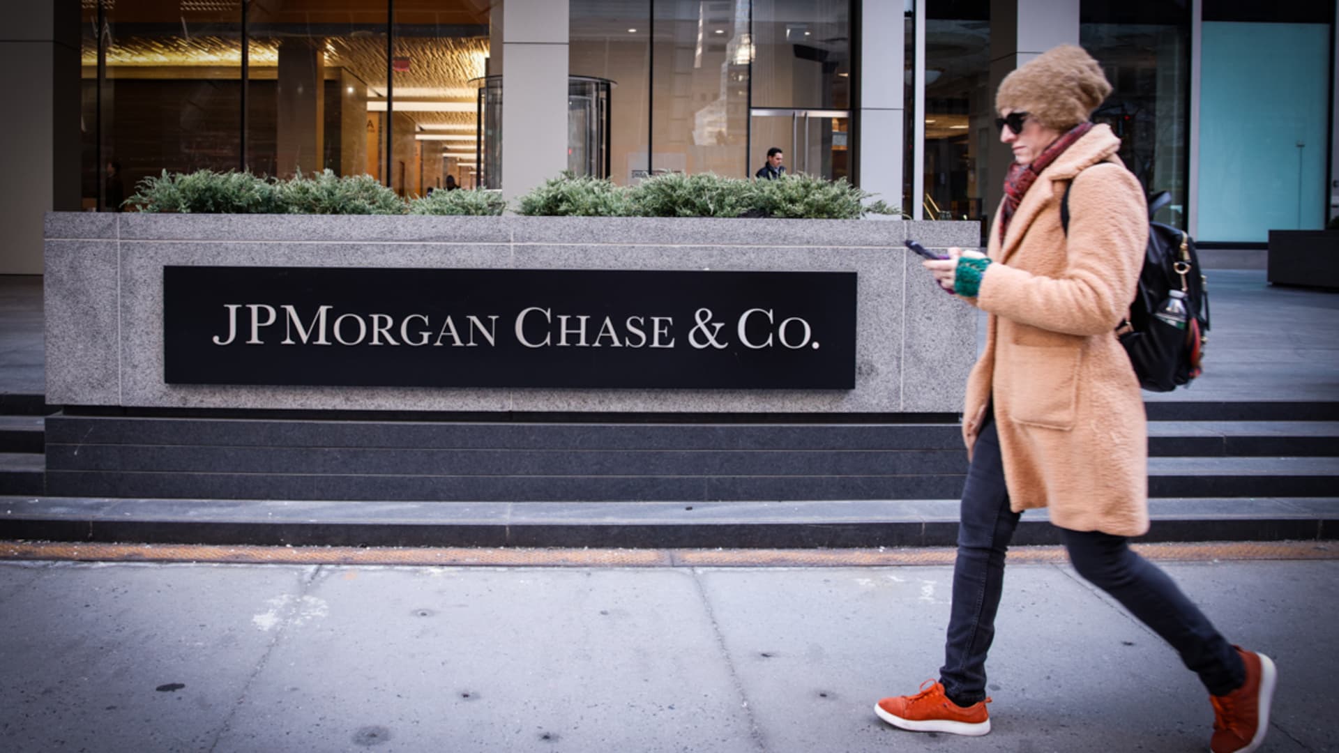 HSBC downgrades JPMorgan Chase, adopts 'a more cautious stance' on bank stocks